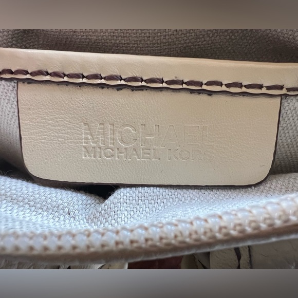 Cream Michael Kors wristlet purse from the 90s. Perfect condition - Picture 3 of 4